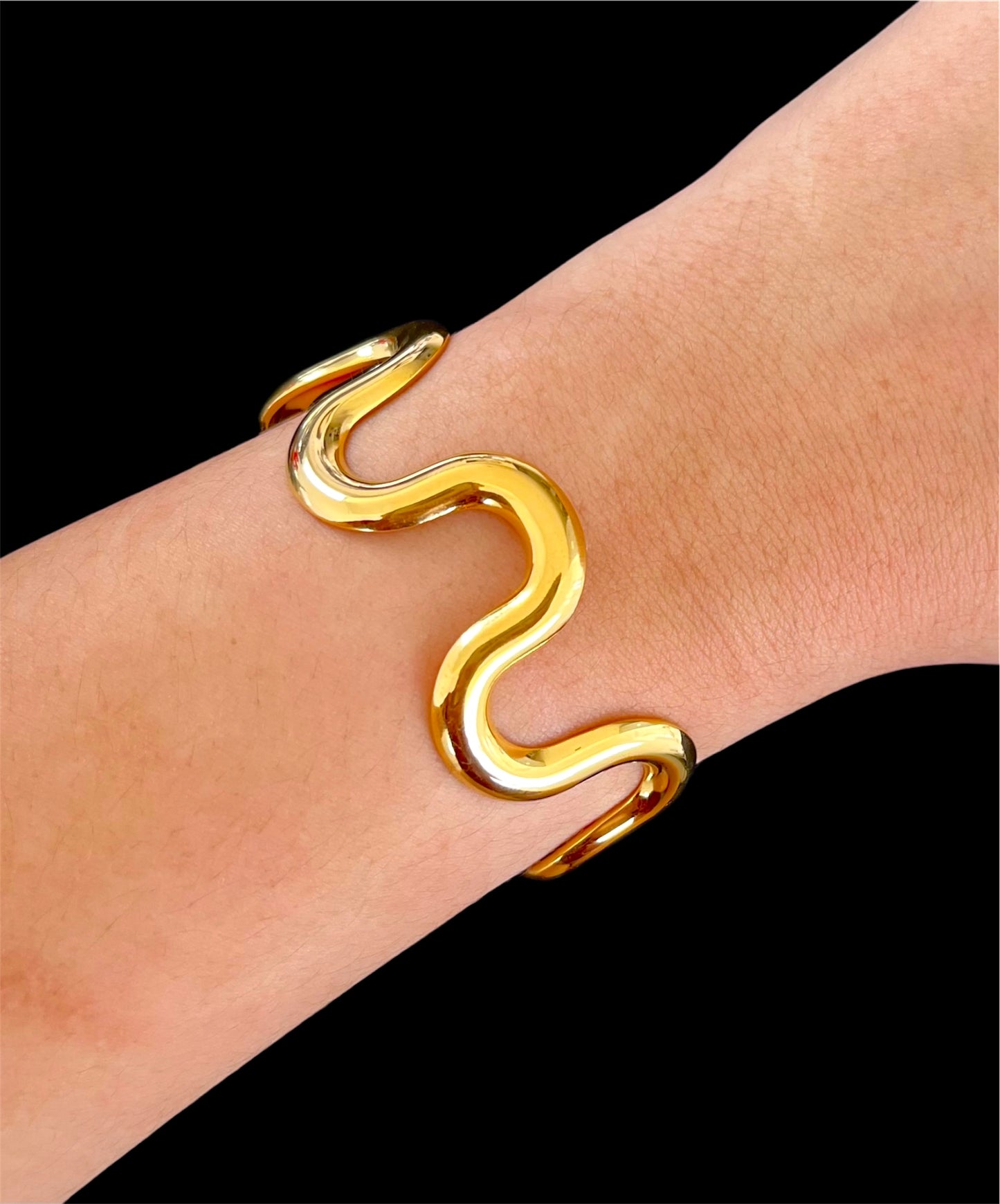 laura bangle✨