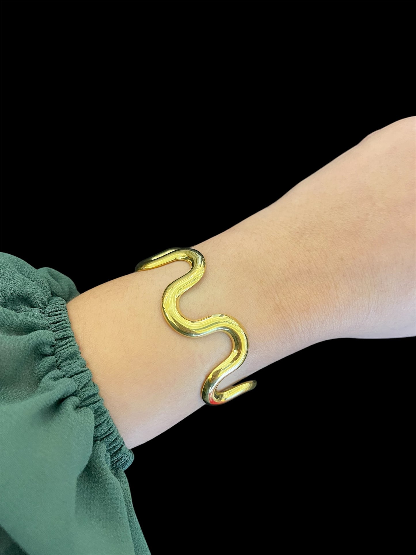 laura bangle✨