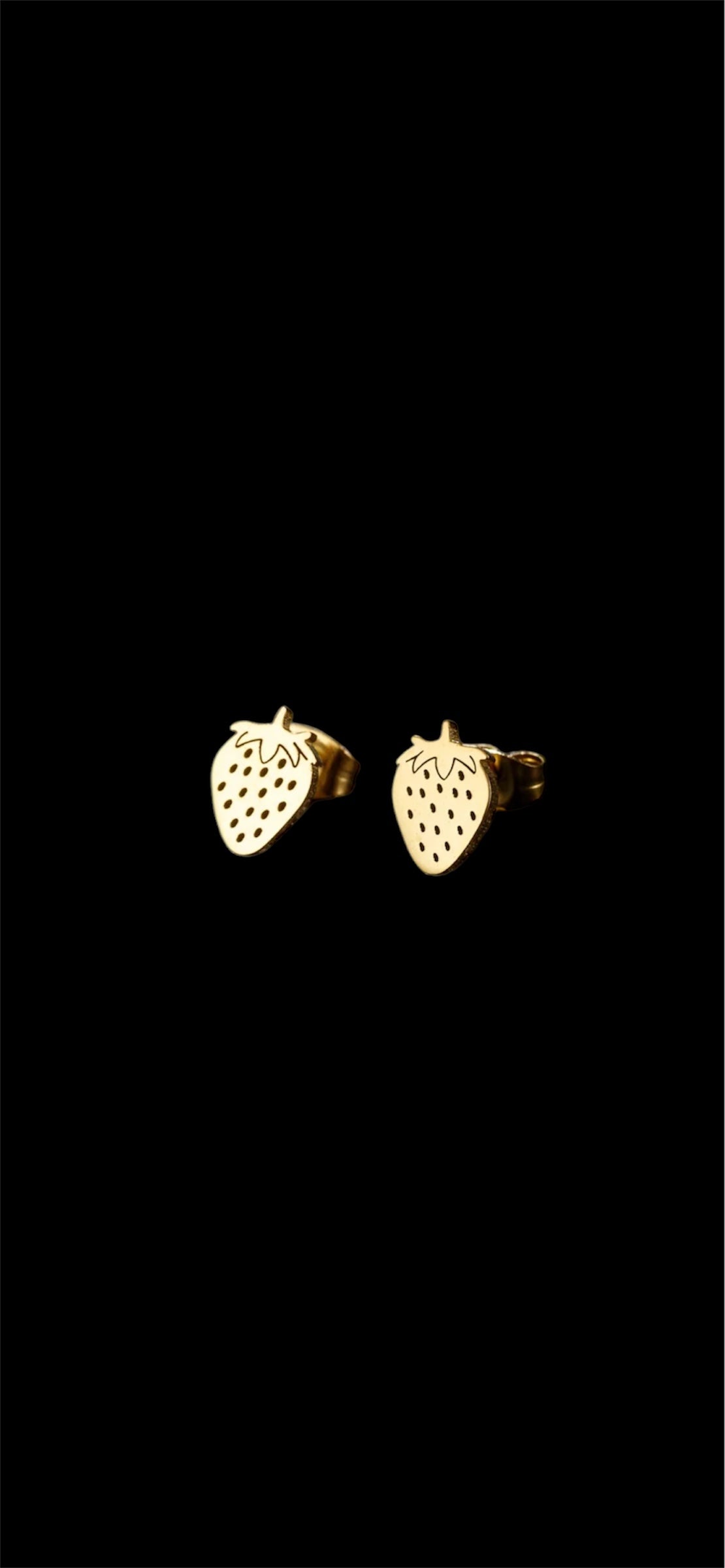 strawberry studs✨
