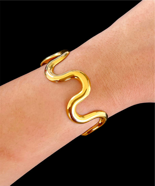 laura bangle✨
